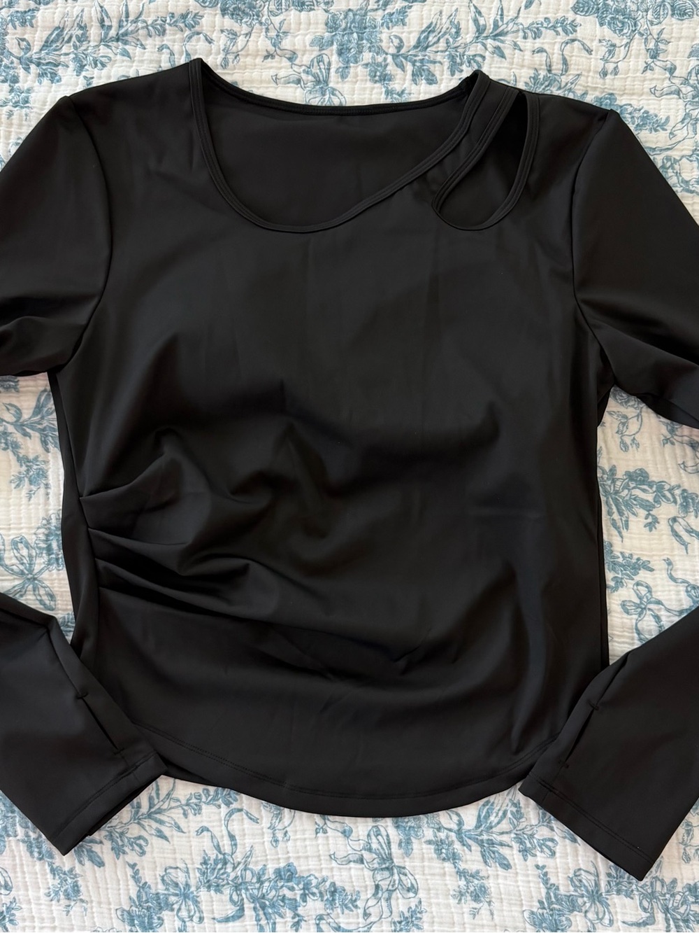 Women's Black Long-Sleeve Scoop Neck Top